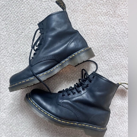 Dr. Martens Shoes - Barely worn! 😻Dr. Marten Boots